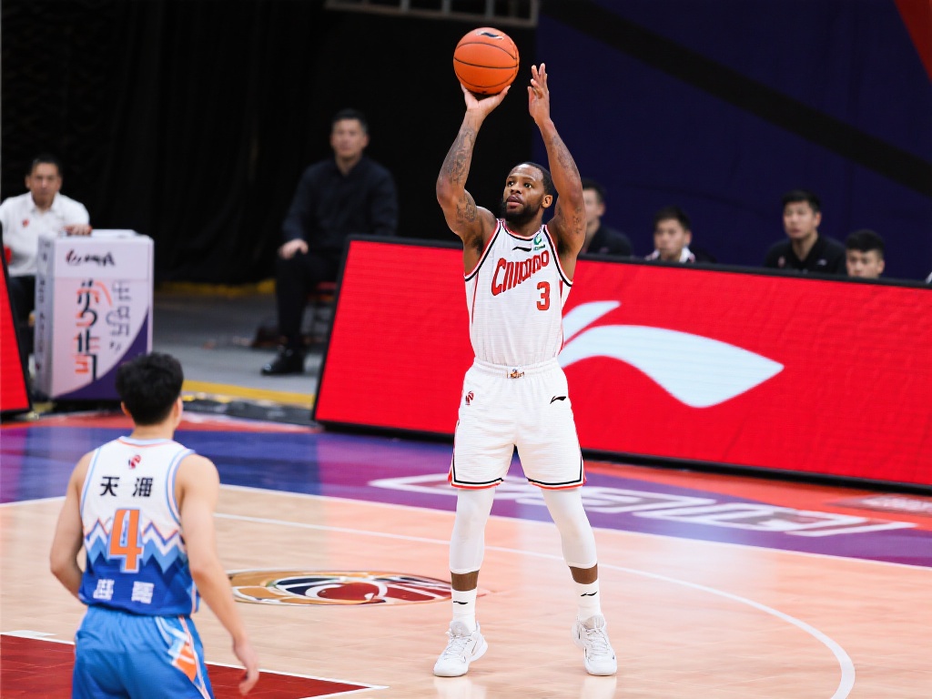 祝铭震首节三分爆发，利夫弧顶命中助队紧咬比分暂停新疆